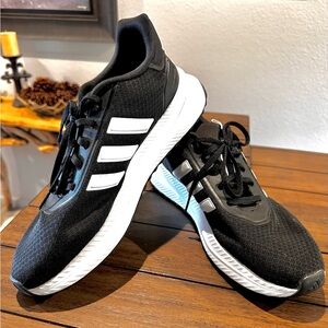 Men’s Adidas cloud foam sneakers